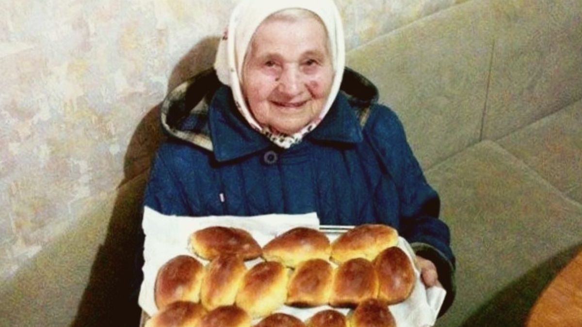 Пирожки румяные, вкусные, горячие. Таким образом я дарю любовь в этот мир.