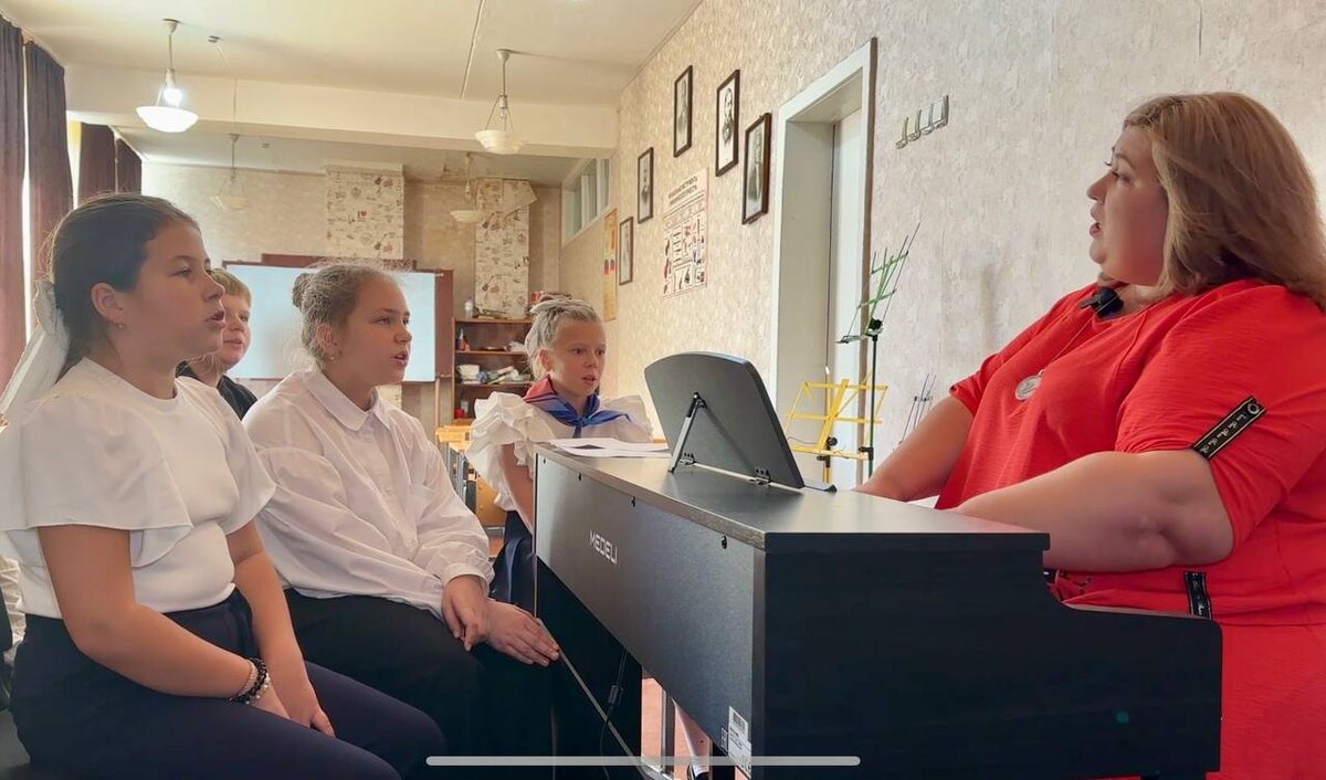    Жительница Макеевки обучает детей пению благодаря гранту губернатора Югры