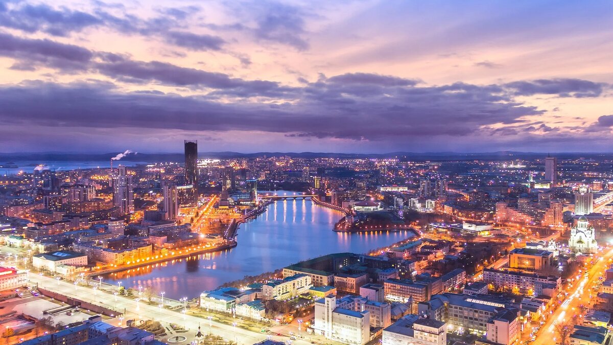 Начните свое путешествие с посещения Екатеринбургской крепости. Этот исторический памятник, построенный в 1723 году