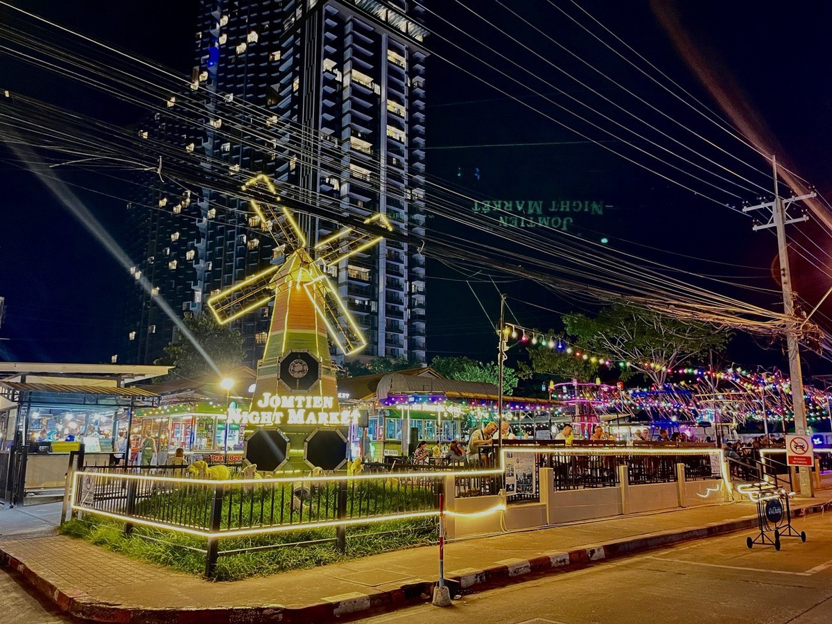 Популярный ночной рынок в Паттайе "Мельница" 