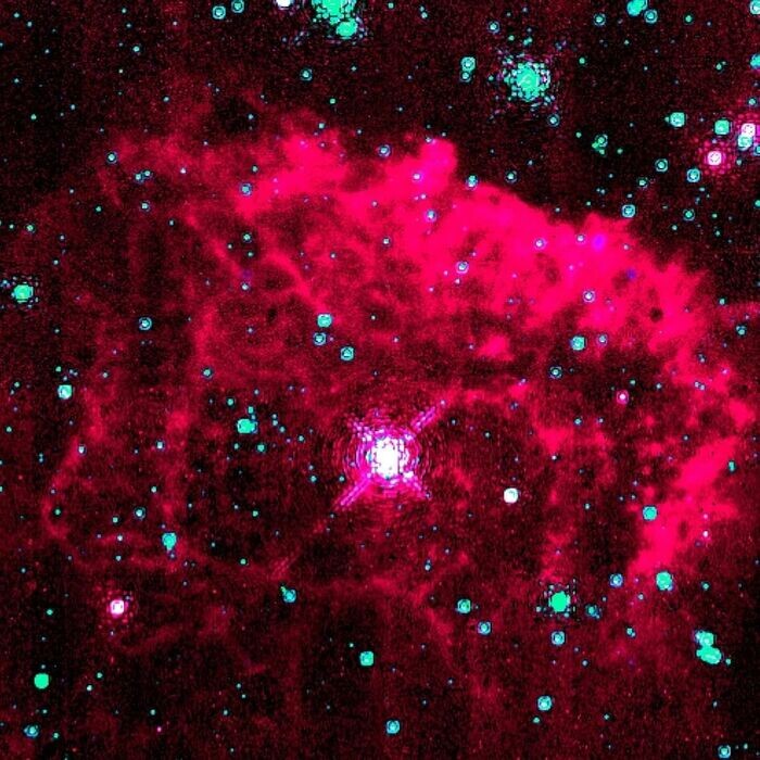 Звезда Пистолет и окружающая ее туманность. Изображение получено с помощью инфракрасной камеры и многообъектного спектрометра NICMOS космического телескопа NASA/ESA "Хаббл" / © Don F. Figer (UCLA) and NASA