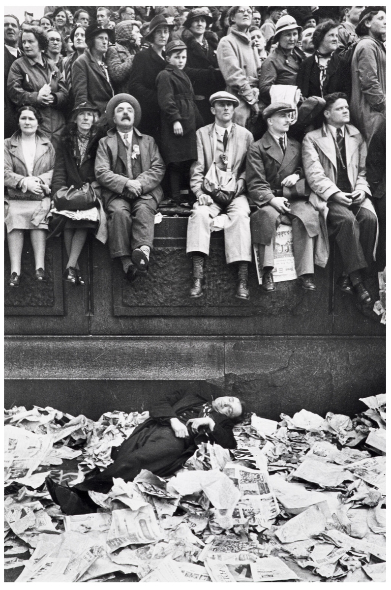Henri Cartier-Bresson, «The Coronation of King George VI, Trafalgar Square, London»