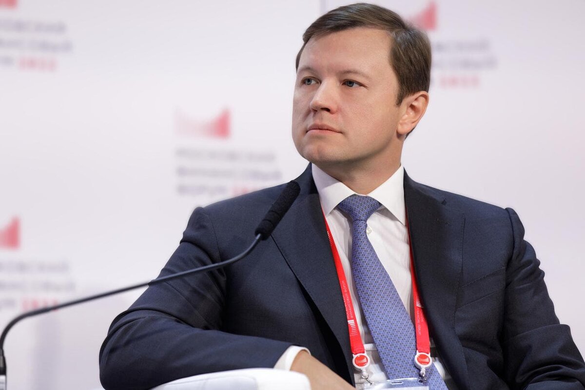    Заместитель мэра Москвы по вопросам градостроительной политики и строительства Владимир Ефимов. Комплекс градостроительной политики и строительства Москвы.