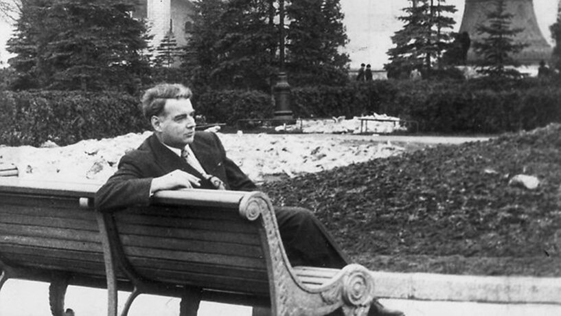 Гай Берджесс в московском парке 1950