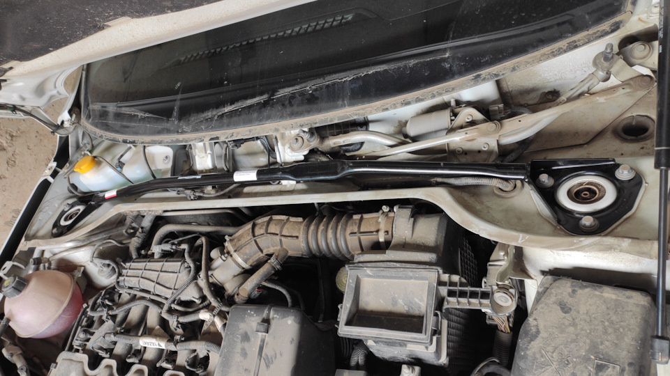 Скрытая распорка Веста на авто