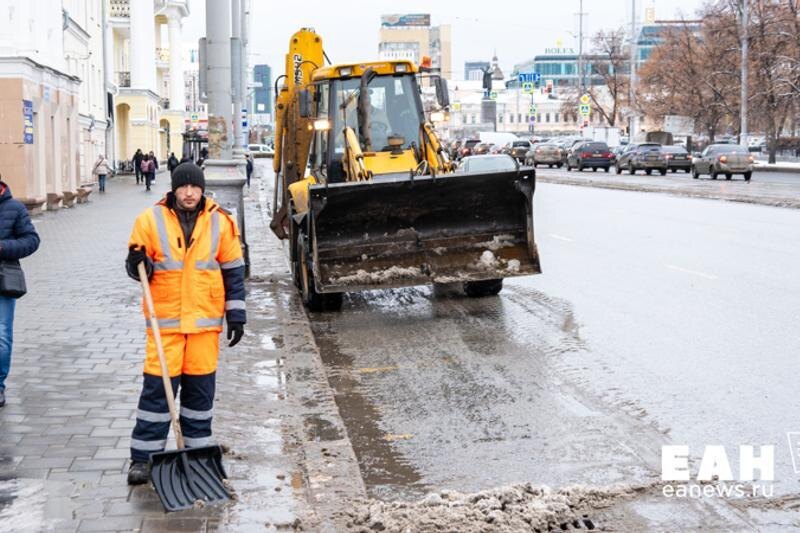    ЕАН. Орлов потребовал ни на минуту не останавливать уборку Екатеринбурга