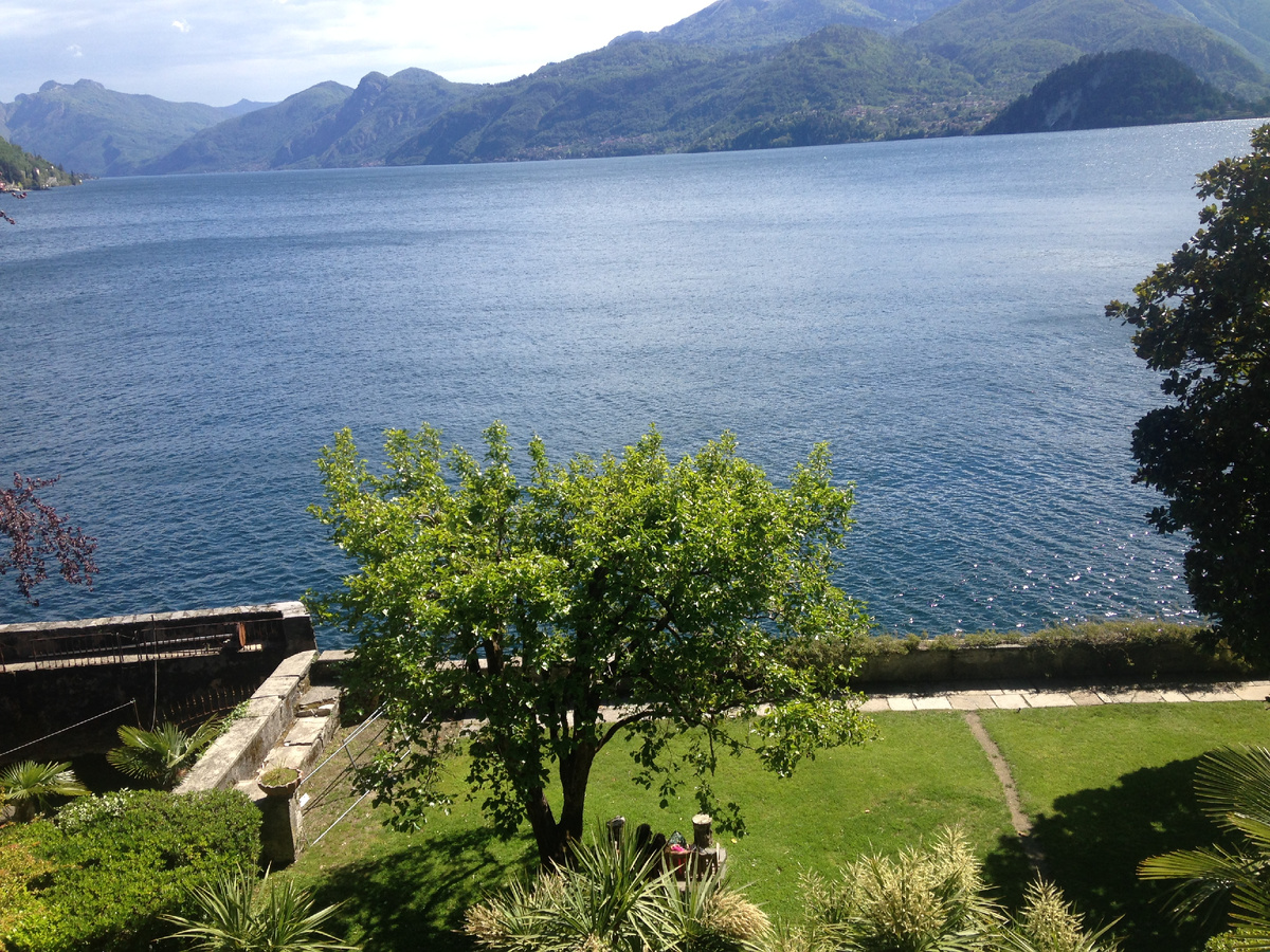 Озеро Комо, вид из виллы. Фото автора. Май 2019 год.