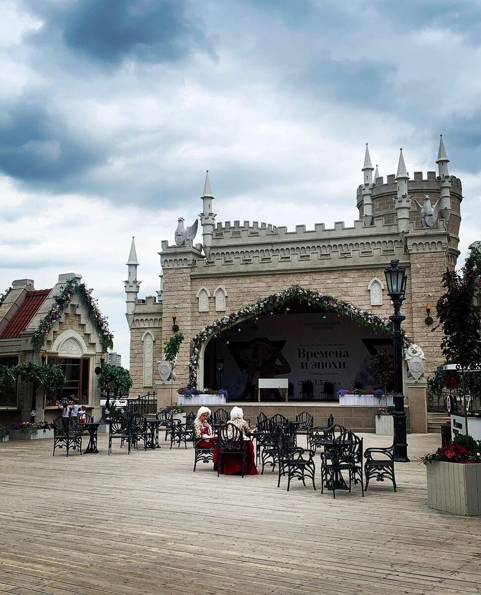 Гольяновский парк с площадкой Московских сезонов © "Покажу Москву"