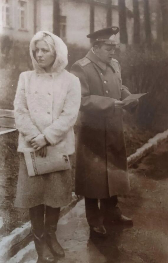 Это фотография моей мамы в горнизоне - она председатель женсовета.