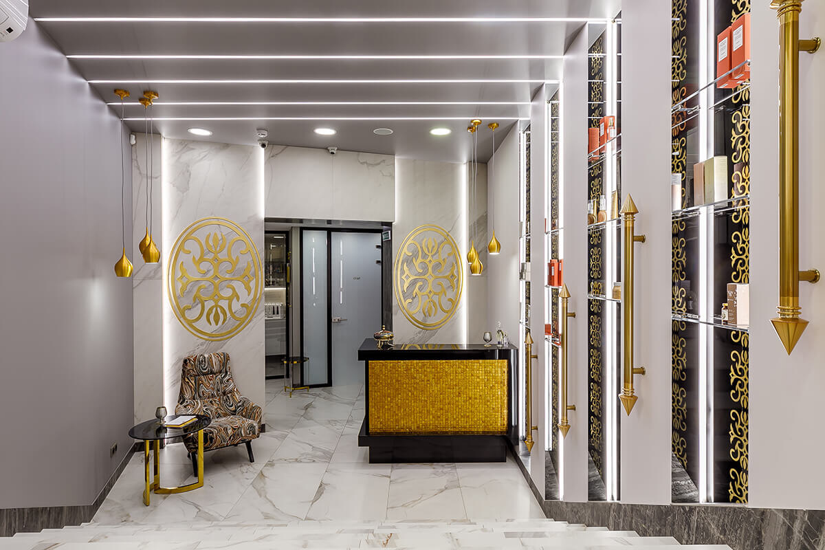 Стойка ресепшн — это не только функциональный элемент офиса, но и важная часть имиджа компании. Индивидуально разработанная стойка позволяет подчеркнуть фирменный стиль, привлекает внимание посетителей и создает первое впечатление о профессионализме. В этой статье рассматриваются преимущества заказа стойки ресепшн у производителя, этапы ее создания и советы по выбору надежного исполнителя.