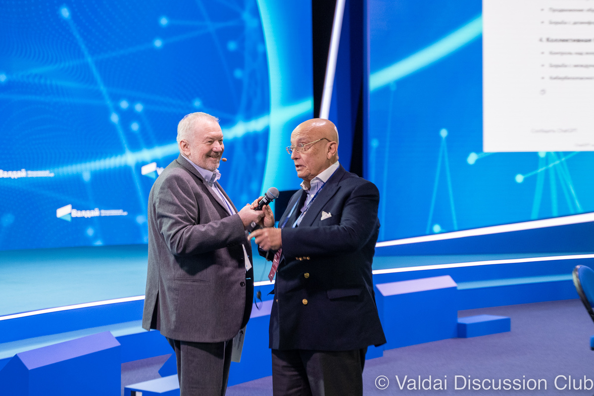 Андрей Быстрицкий, Сергей Караганов © Клуб «Валдай»