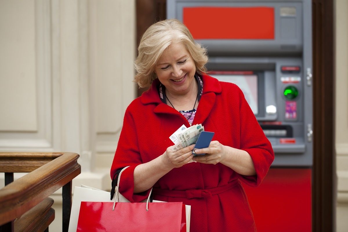 Shutterstock📷После прекращения трудовой деятельности работающего пенсионера происходит перерасчет страховой и фиксированной части пенсии