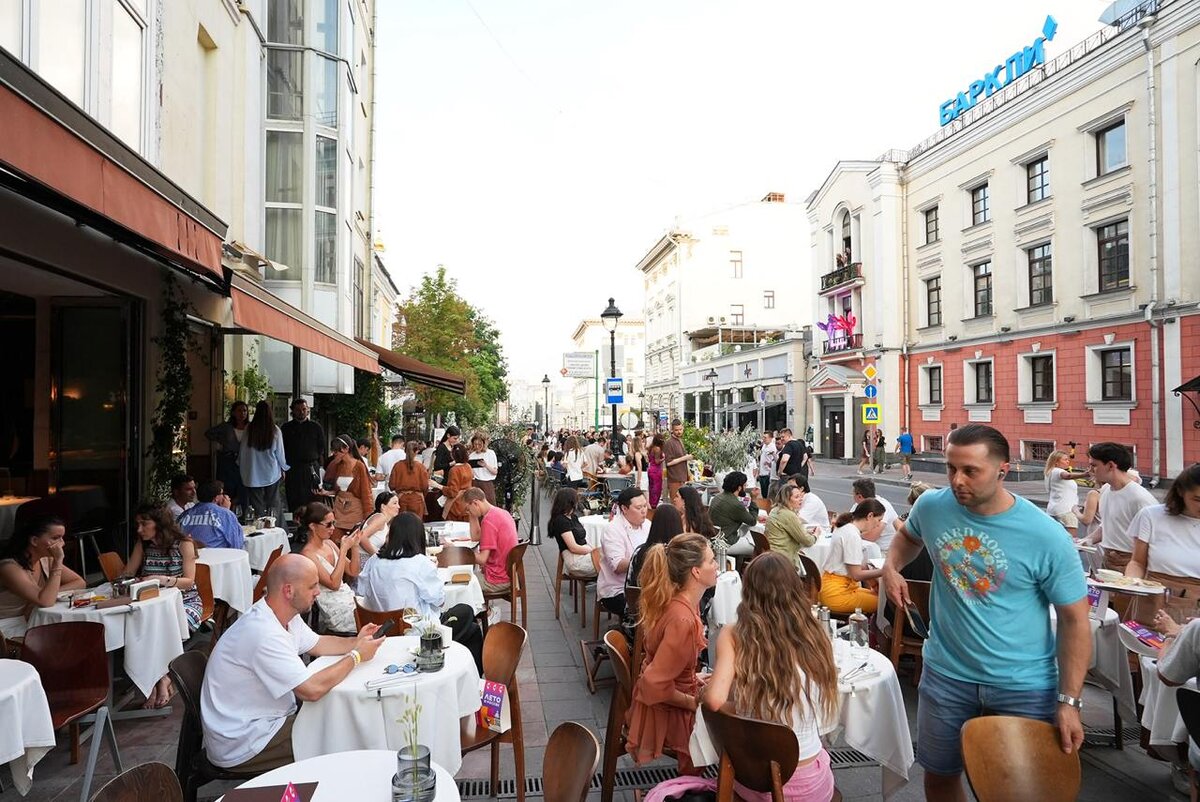 Москва, Большая Никитская улица. Пешеходные выходные в рамках фестиваля "Лето в городе". Фото: Департамент торговли города Москвы
