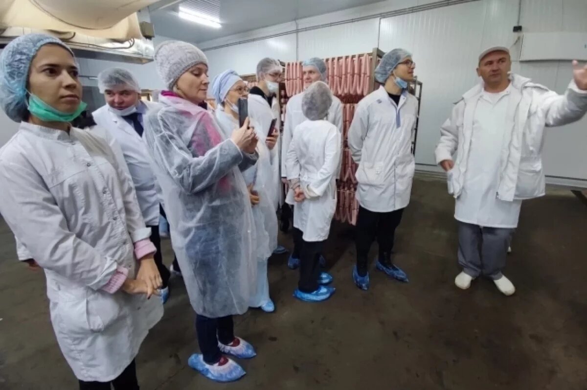     Студенты оренбургской «Школы фермера» узнали секреты создания мясных деликатесов