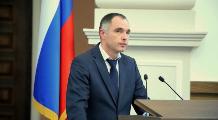    Иосиф Кодалаев доложил депутатам о готовности коммунальных служб к уборке города в зимний период. Фото: Михаил Периков