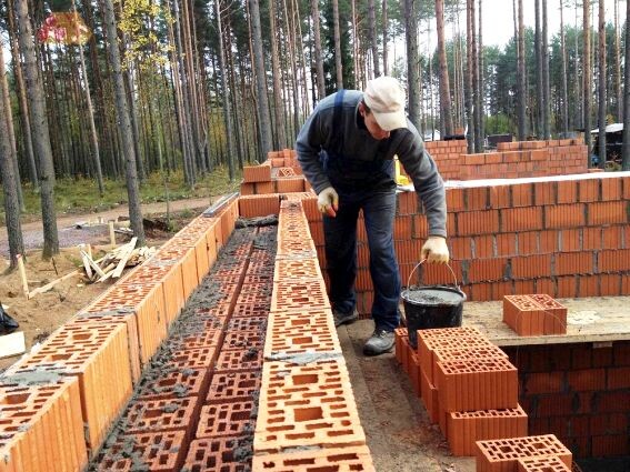 Строительство стен из пустотелого кирпича