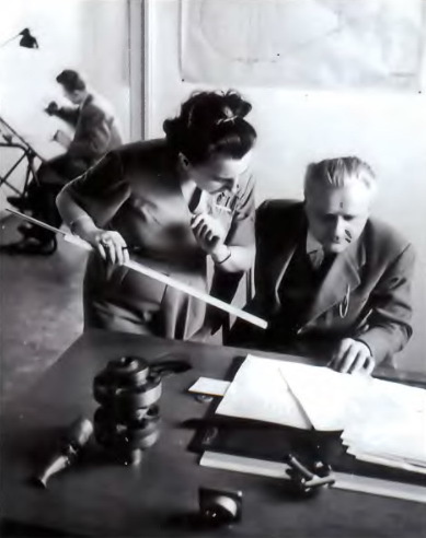  Эйген Зенгер и Ирен Бредт за работой. Фото из архива Хартмута Зенгера