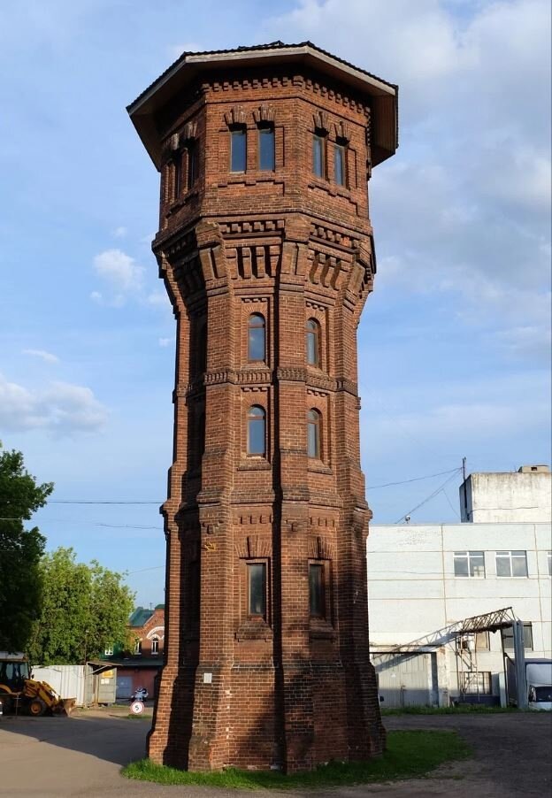 Изящная водоподъёмная башня архитектора М.К.Геппенера, сестра сокольнической каланчи