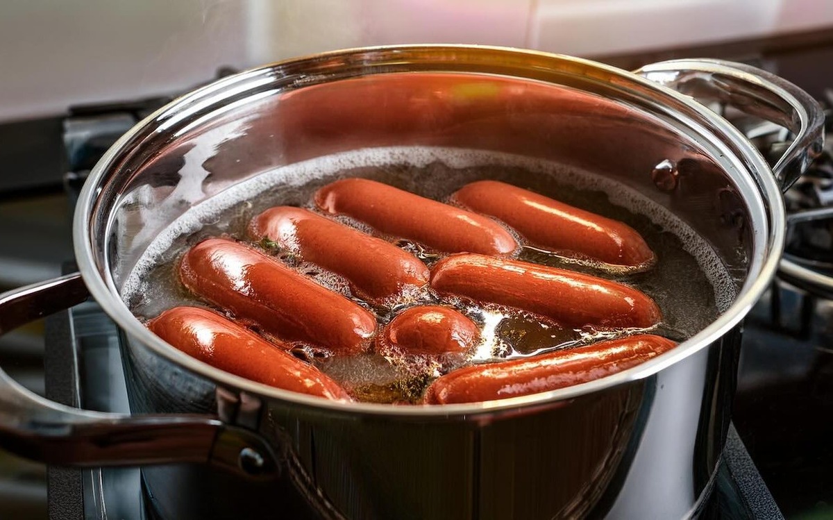 Сосиски будут сочными и вкусными: секреты правильной варки, о которых вы не знали / Фото: Pogovorim.by