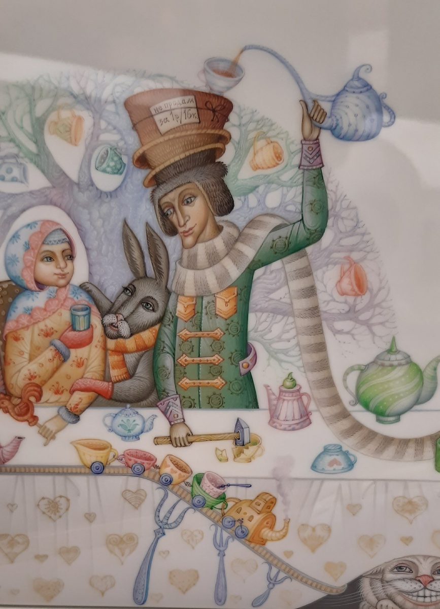 Скульптурная форма "Чаепитие". Молодкин Даниил Владимирович. Мстёра. 2021. Папье-маше, лак, темпера, творёное золото, миниатюрная живопись. Творческая группа "4+1".