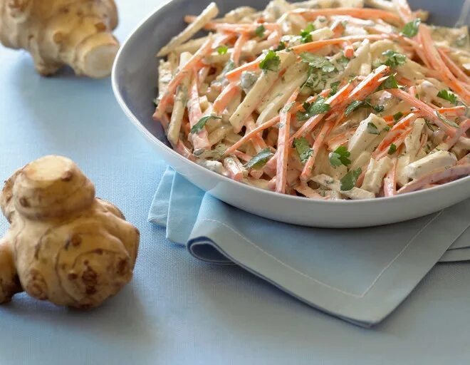 Даже в кафе можно встретить салаты из топинамбура!