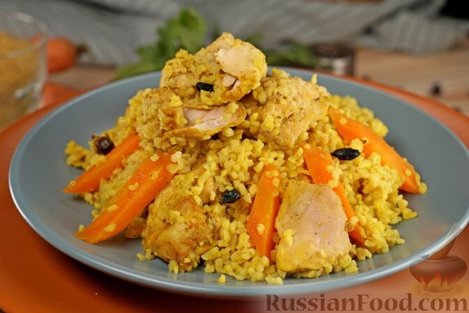 булгур, куриные бёдра, лук репчатый, морковь, чеснок, соль, перец молотый, куркума, приправа для плова