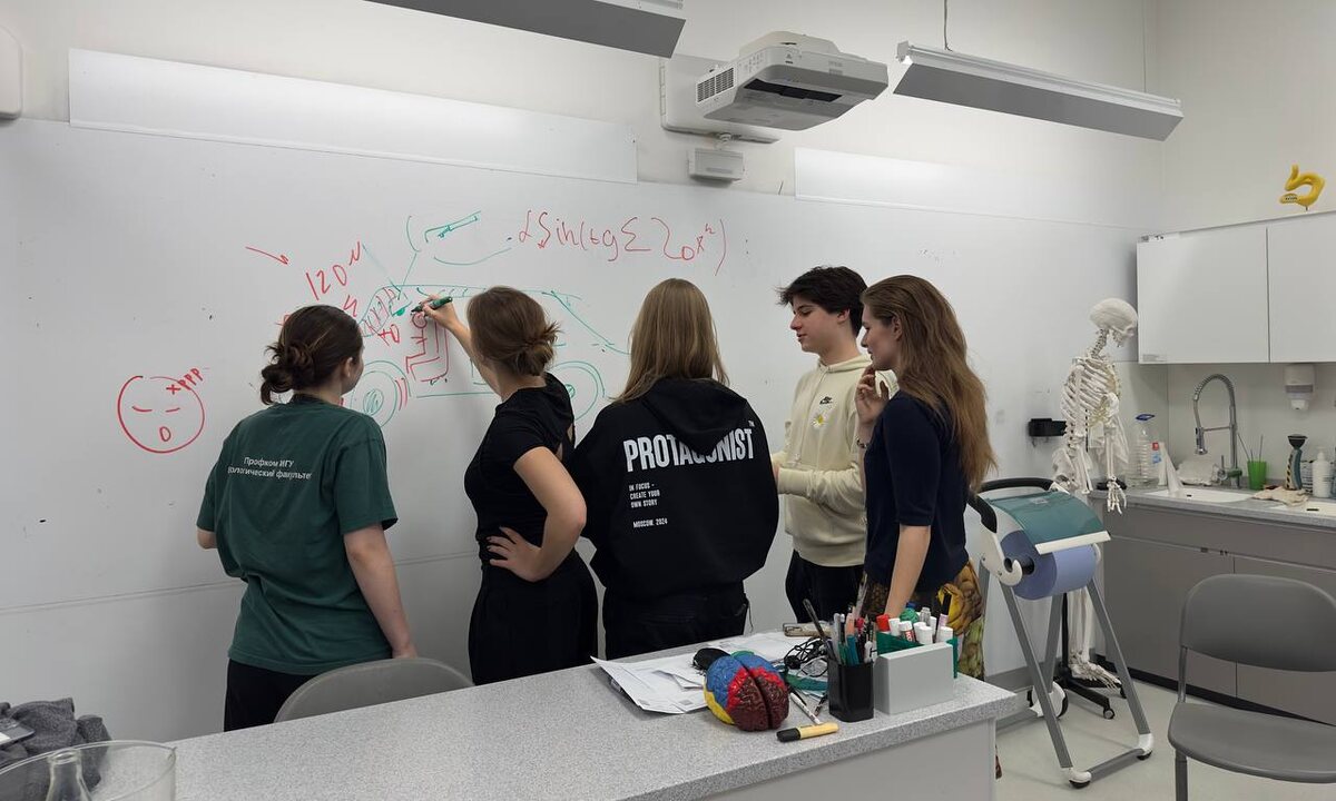 Фотография из школьного архива: как проектная команда разрабатывает устройство