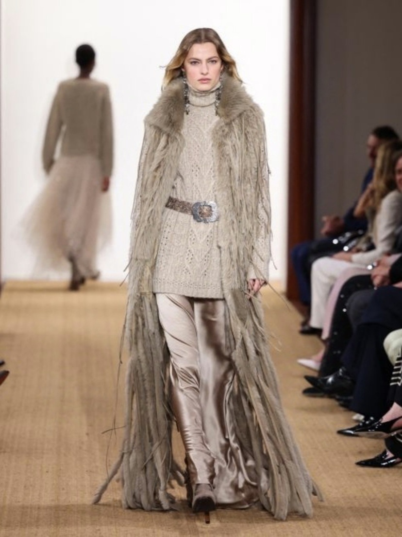 Ralph Lauren, осень-зима 2024. Изображение взято из открытого источника по адресу: gettyimages.com Автор: Charly Tiballeau 