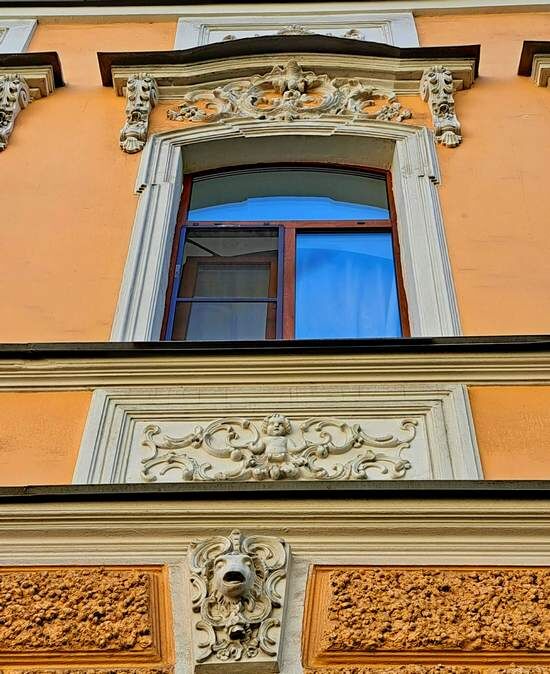 Декор одного из кронштадтских домов в Купецкой части /фото из личного архива, 2023/