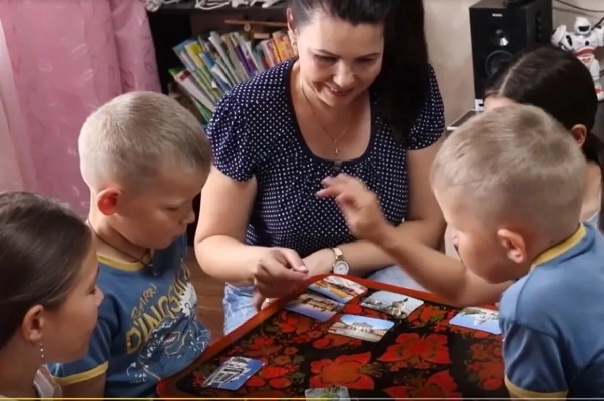     В семье подрастают 2 дочки и 2 сына.