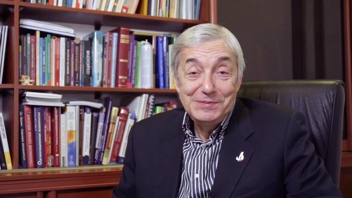 Константин Михайлович Ушаков, доктор педагогических наук, профессор НИУ ВШЭ, основатель журнала "Директор школы".