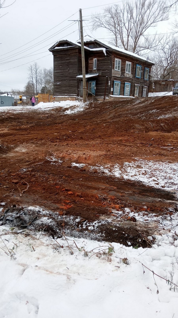    В Слободском сносят аварийные дома