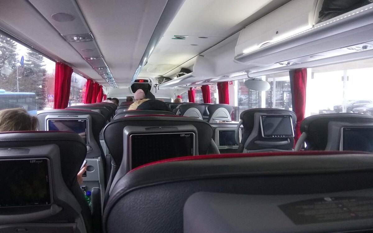 Lux Express автобус.