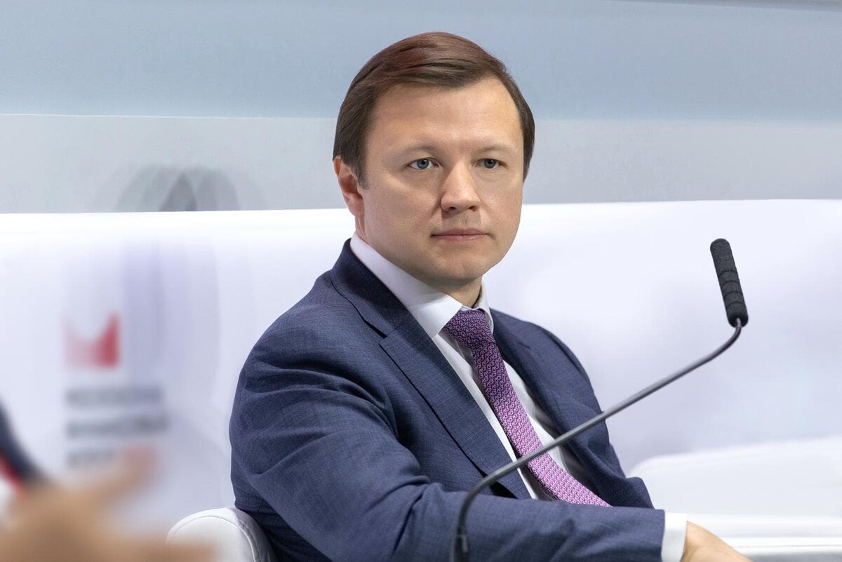    Заместитель мэра Москвы по вопросам градостроительной политики и строительства Владимир Ефимов. Комплекс градостроительной политики и строительства города Москвы