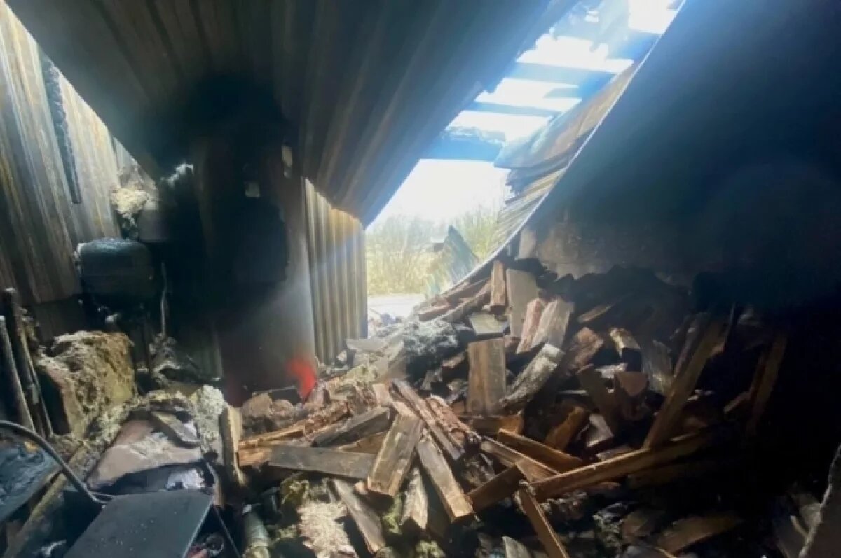    В Ярославской области сгорел гараж мототехники из-за нагрева материалов