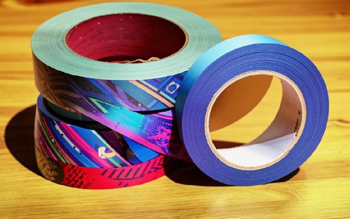    На торги выставлены акции крупного липецкого производителя самоклеящихся материалов Иллюстрация: нейросеть «Кандинский»