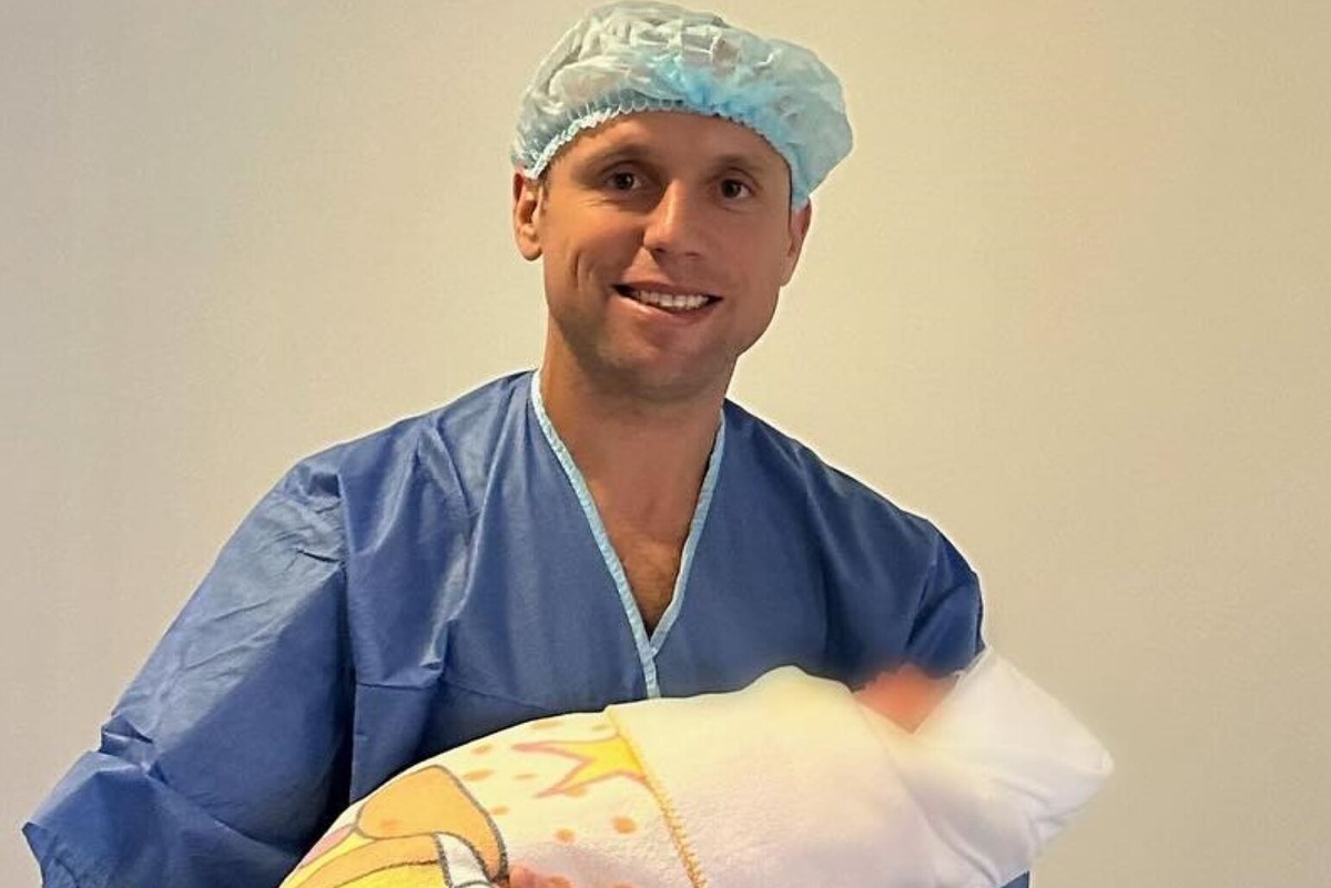     «Долго охотился за тобой, но получались безумно красивые дочки!»: Денис Глушаков объявил, что у него родился сын