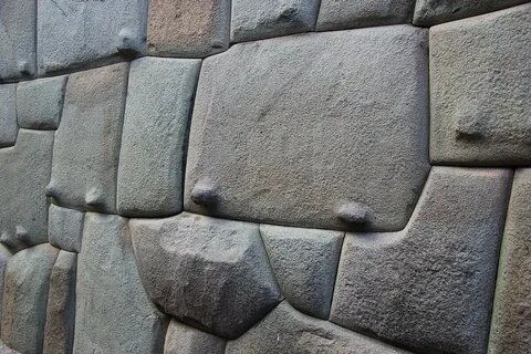 Образец полигональной кладки в Перу.