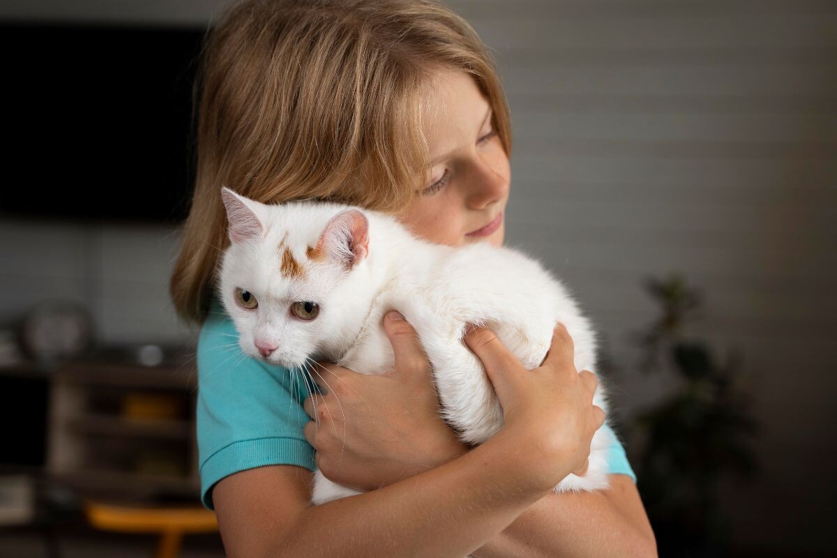 Девочка с кошкой 