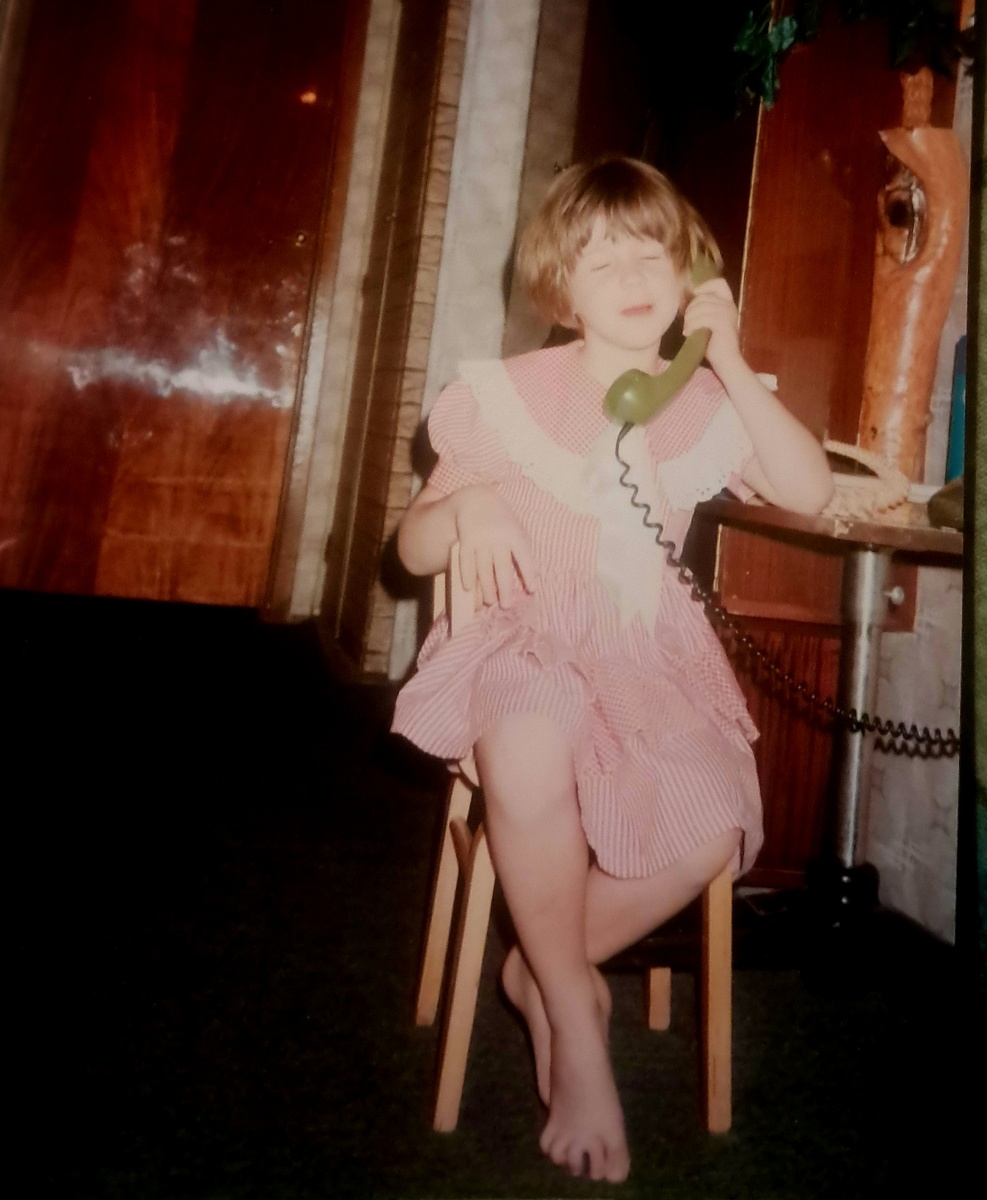 За последние... много лет в моих отношениях с телефонной трубкой абсолютно ничего не изменилось)))