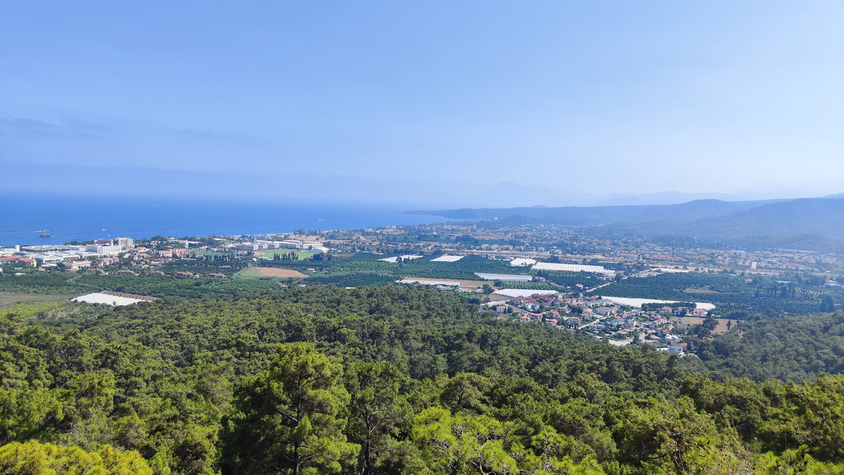 Вид с горы Чалыш. Можно добраться самостоятельно пешком. 