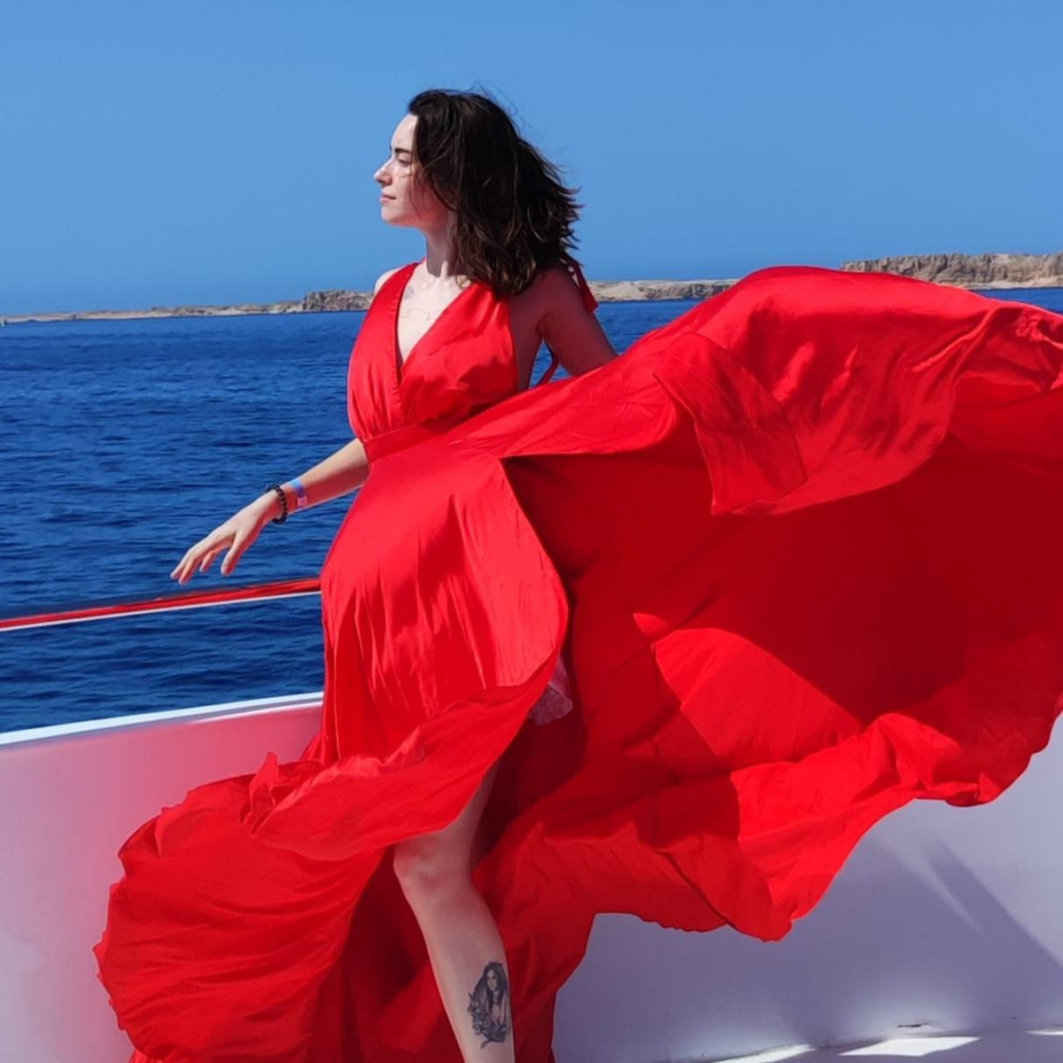 Тот самый 26 летний здоровый психолог-таролог, помогающий ставить голову на место