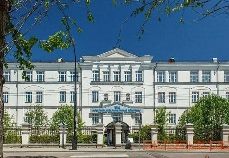 Кузнецовская больница. Фото с сайта https://sibirnews.ru/news/2024-03-05-pervyy-v-rossii-endaument-fond-pri-bolnitse-sozdali-v-irkutskoy-oblasti/. Взято с Яндекс.Картинки