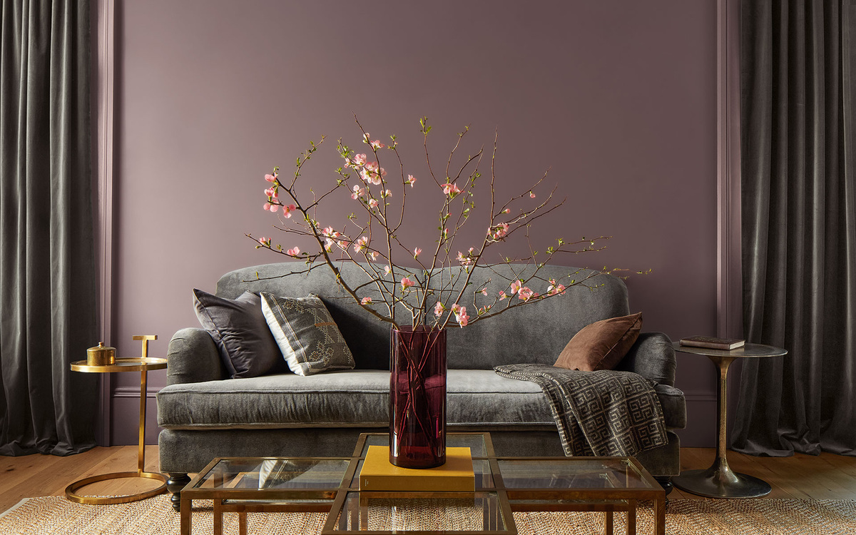 Компания Benjamin Moore объявила оттенок Cinnamon Slate 2113-40 цветом 2025 года.