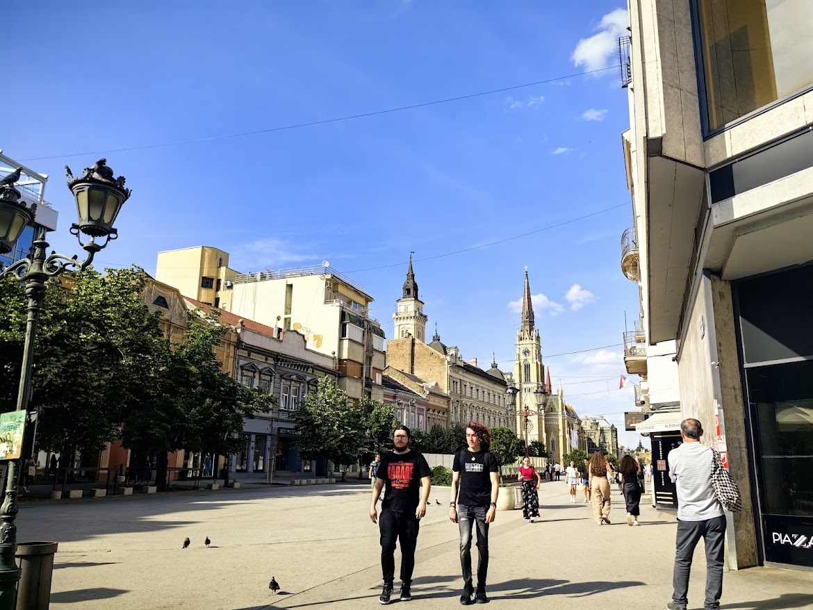Нови Сад, обычно тихий и довольно уютный город