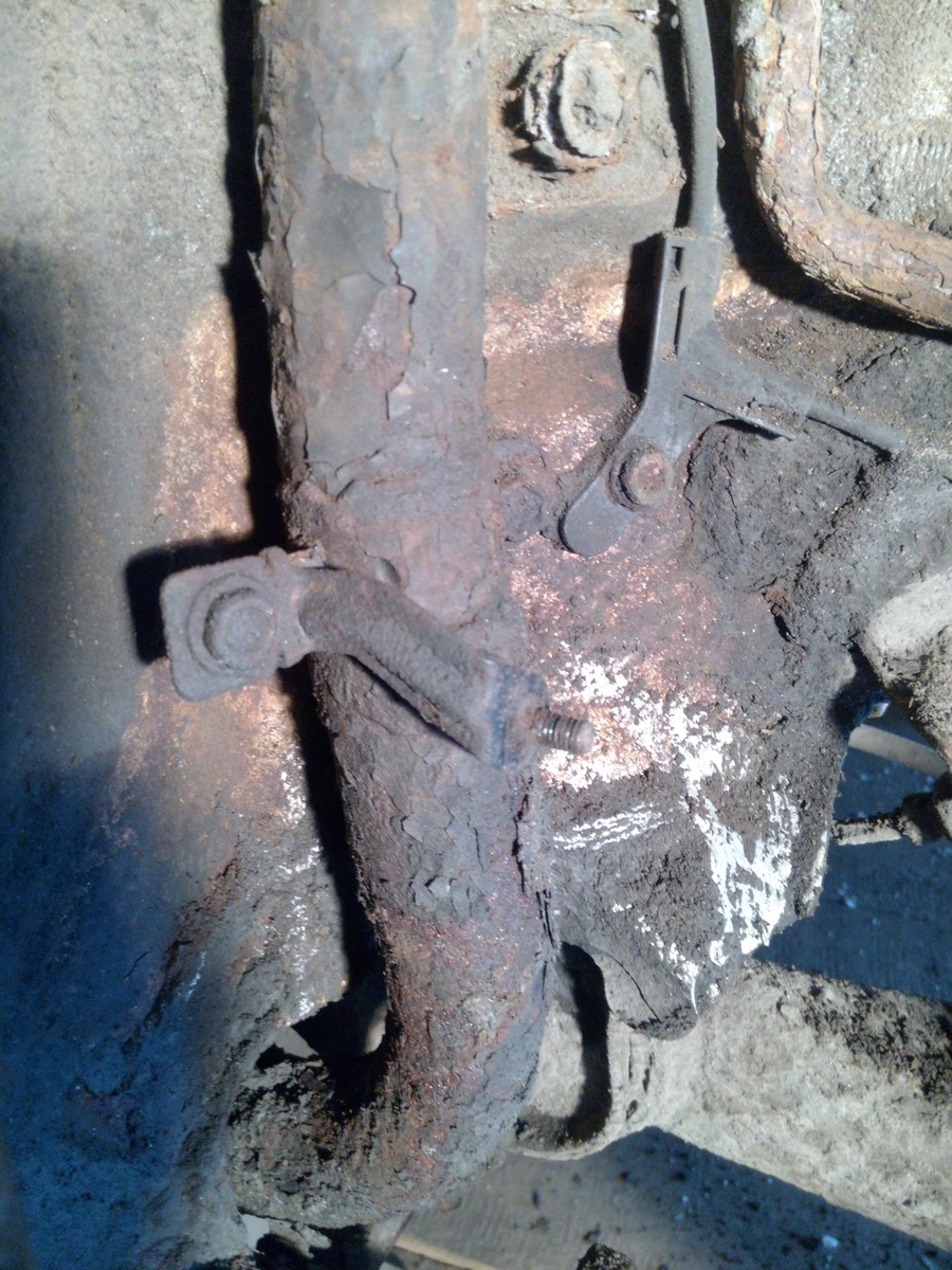 Горловина топливного бака Toyota Corolla E120