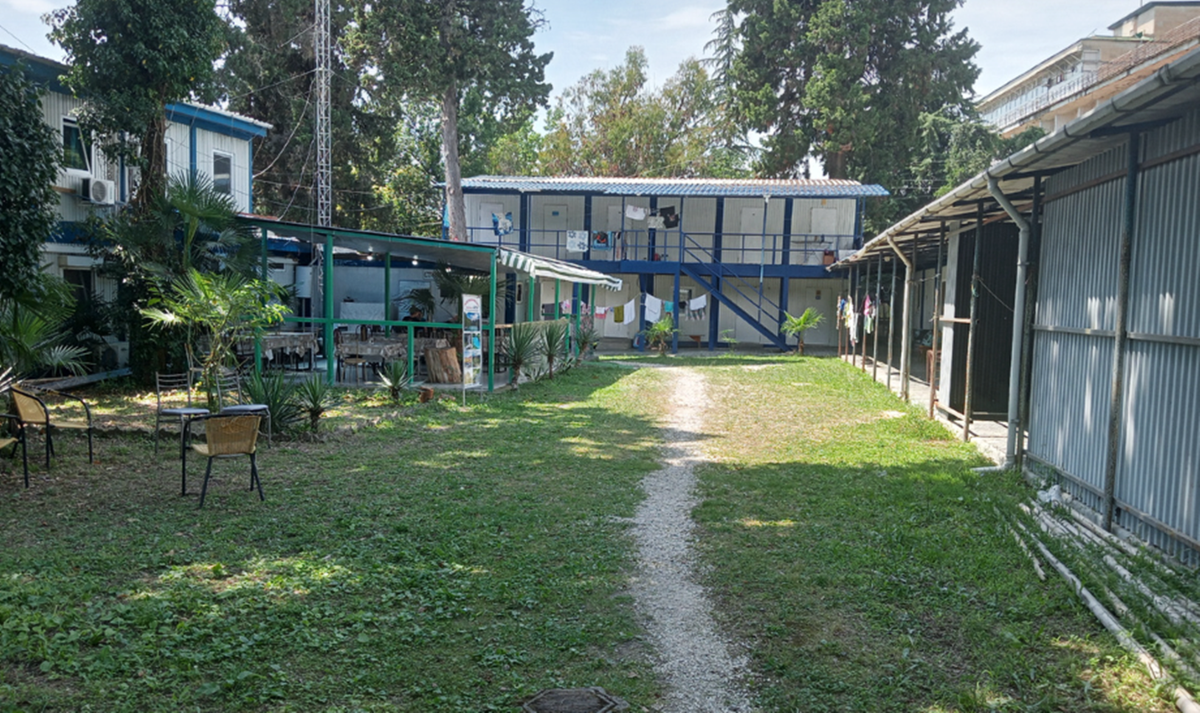 Вот он, мой ужасно прекрасный третий корпус пансионата Айтар! 