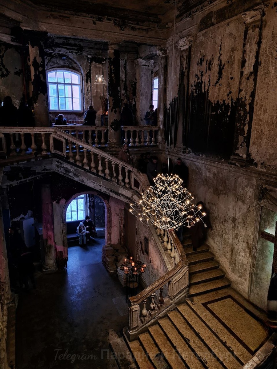 В Анненкирхе. Фото: Парадная гостья