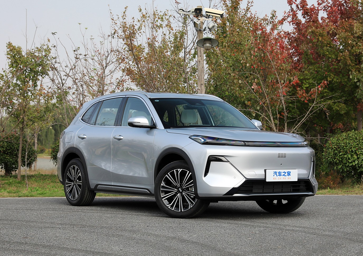 Новый гибридный кроссовер Geely Galaxy Starship 7 EM-i 