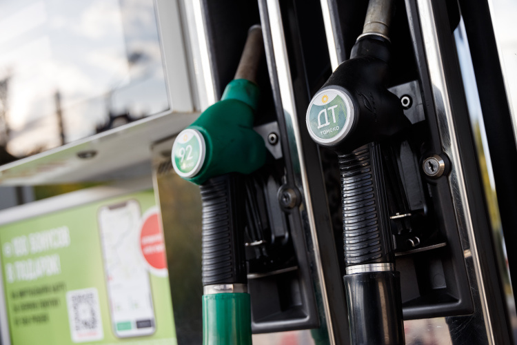    Из-за роста числа аварий с участием детей – водителей мототранспорта, питбайков, квадроциклов необходимо запретить на территории республики «продажи на АЗС моторного топлива лицам, не достигшим 16 лет».   
Фото: «БИЗНЕС Online»